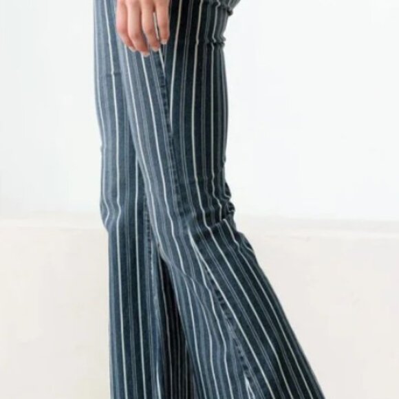 UNIQ BY LITZ - Mid Waist Striped Flare Jeans - Picture 3 of 8